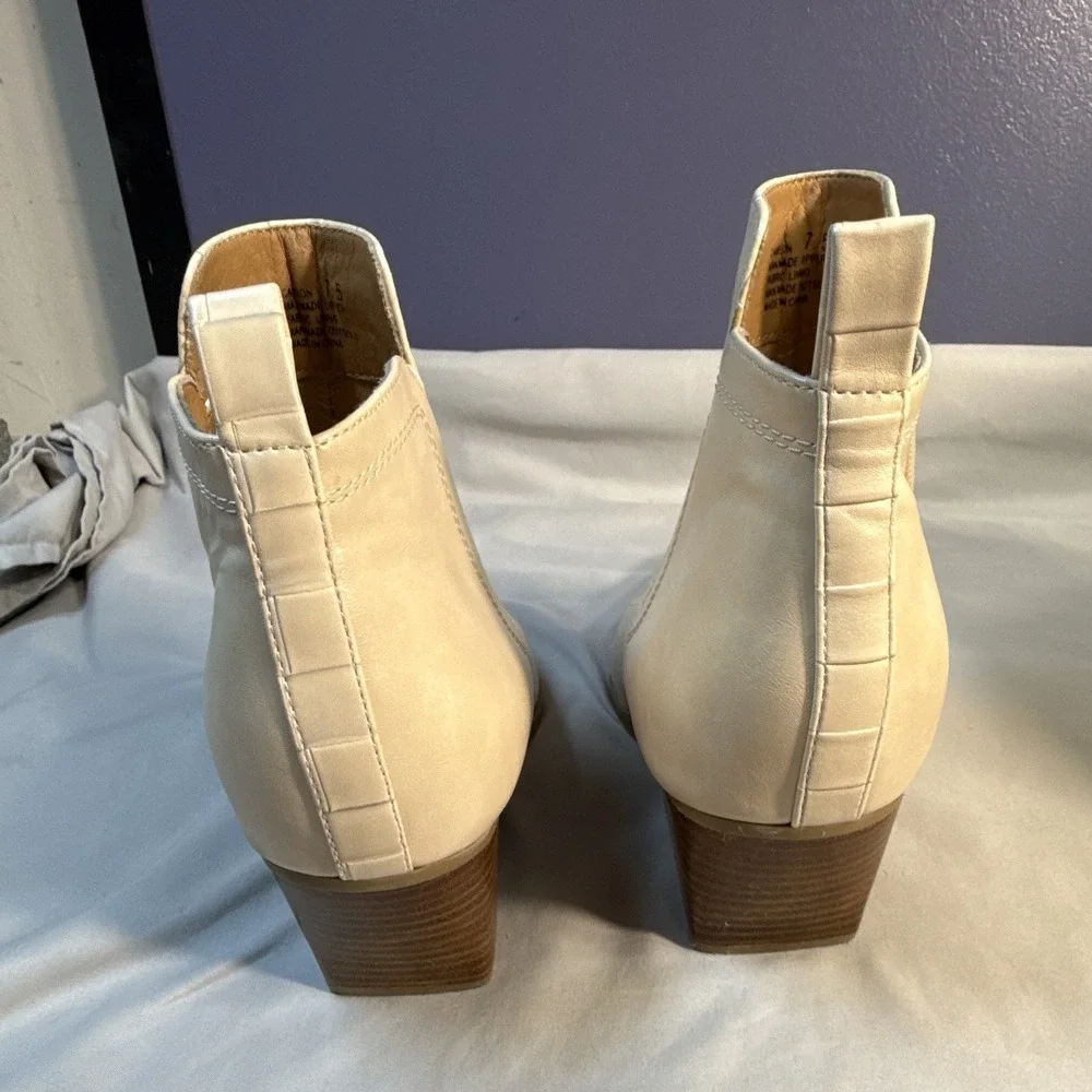 Yellow Box Women's Croc Embossed Pointed Toe Ankle Booties Zip 7.5